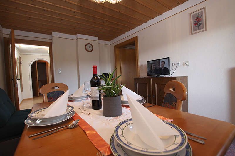 Esstisch im Appartement 3 im Haus Karlspitz