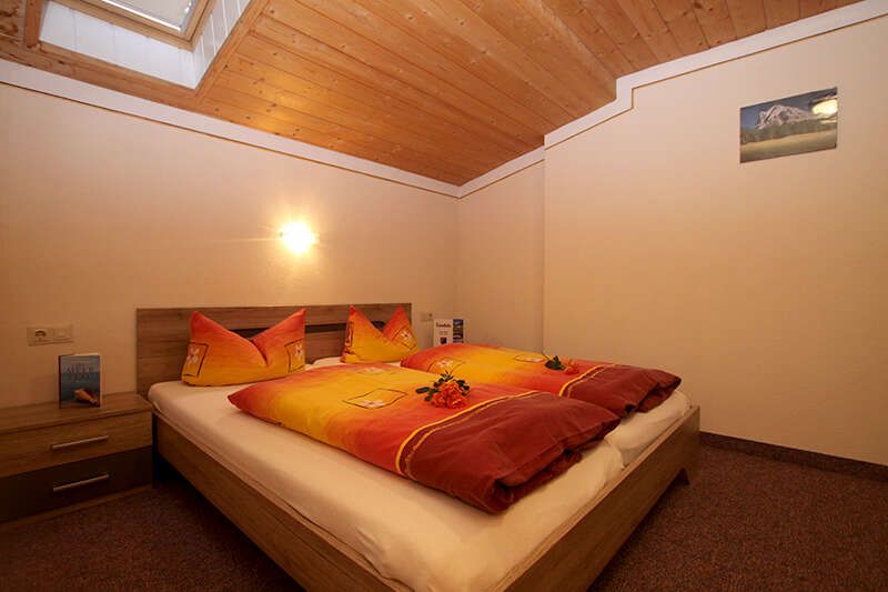 Schlafzimmer im Appartement 3 im Haus Karlspitz