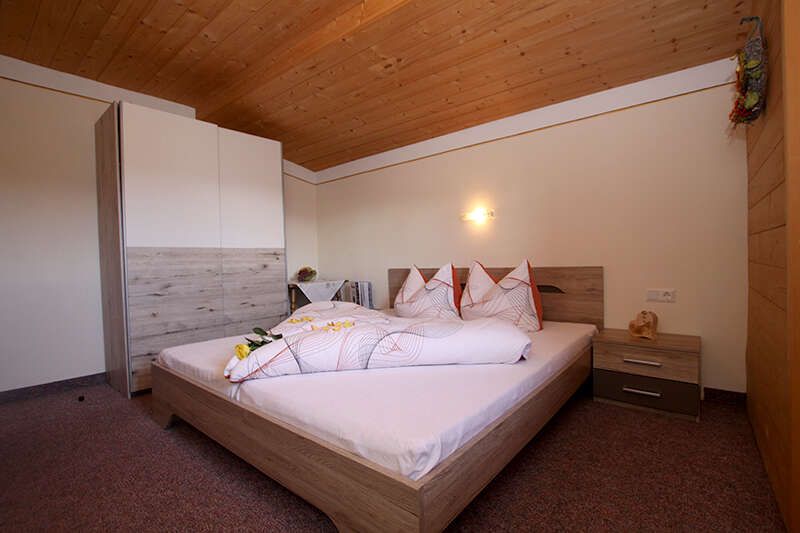 Schlafzimmer im Appartement 3 im Haus Karlspitz