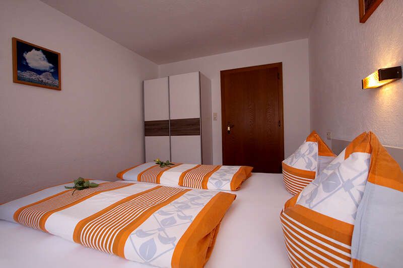 Schlafzimmer im Appartement 2 im Haus Karlspitz